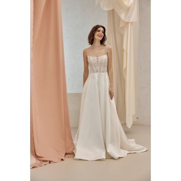 Brautkleid aus Mikado mit Spaghettitägern, dark ivory