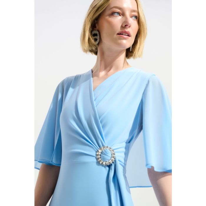 Kleid in Wickeloptik, himmelblau