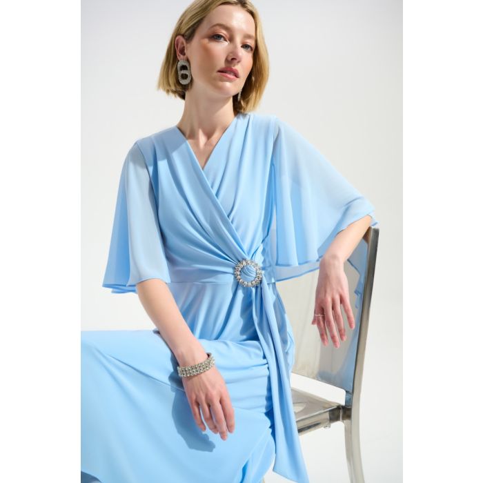 Kleid in Wickeloptik, himmelblau