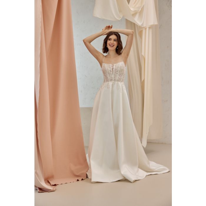 Brautkleid aus Mikado mit Spaghettitägern, dark ivory