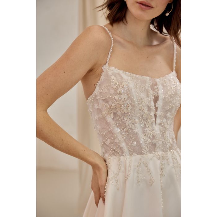 Brautkleid aus Mikado mit Spaghettitägern, dark ivory