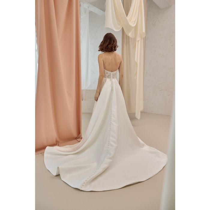 Brautkleid aus Mikado mit Spaghettitägern, dark ivory