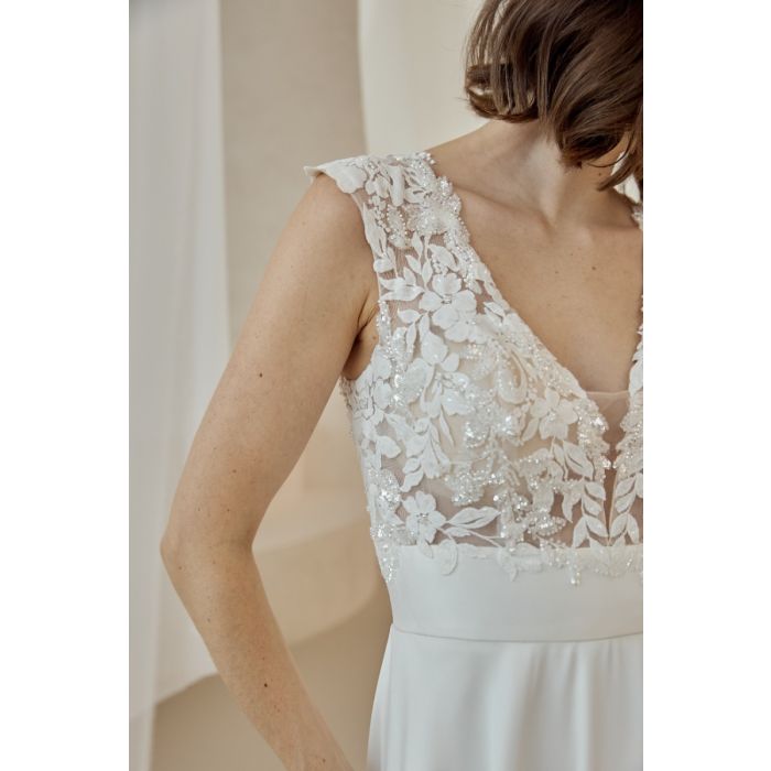 Brautkleid mit Mikadorock und breiten Trägern, ivory