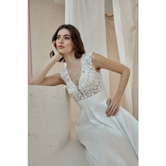 Brautkleid mit Mikadorock und breiten Trägern, ivory