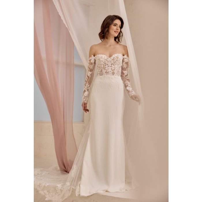 Brautkleid mit Spitzenschleppe, ivory