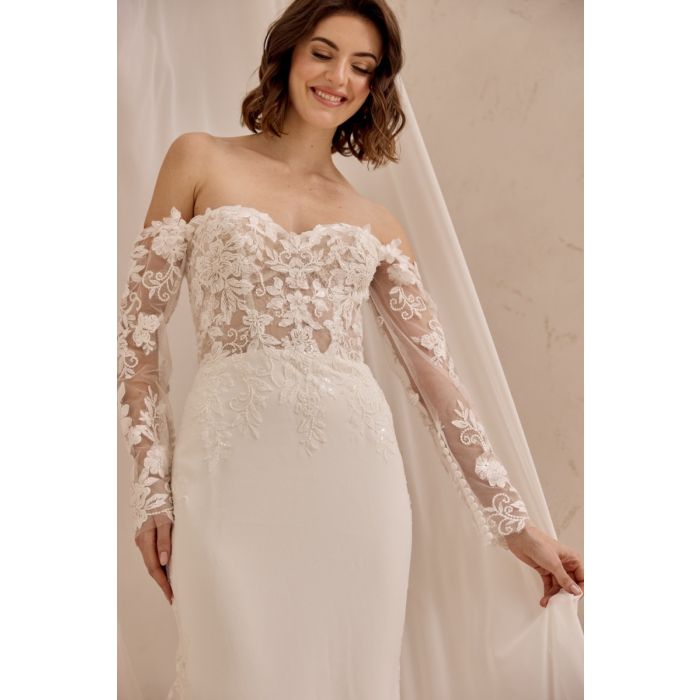 Brautkleid mit Spitzenschleppe, ivory
