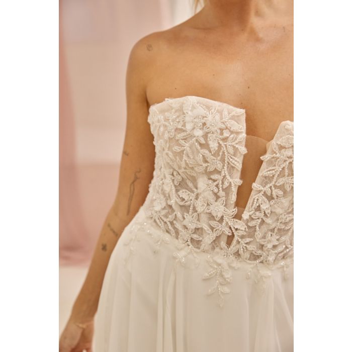 Brautkleid mit Chiffonrock und Schlitz, ivory