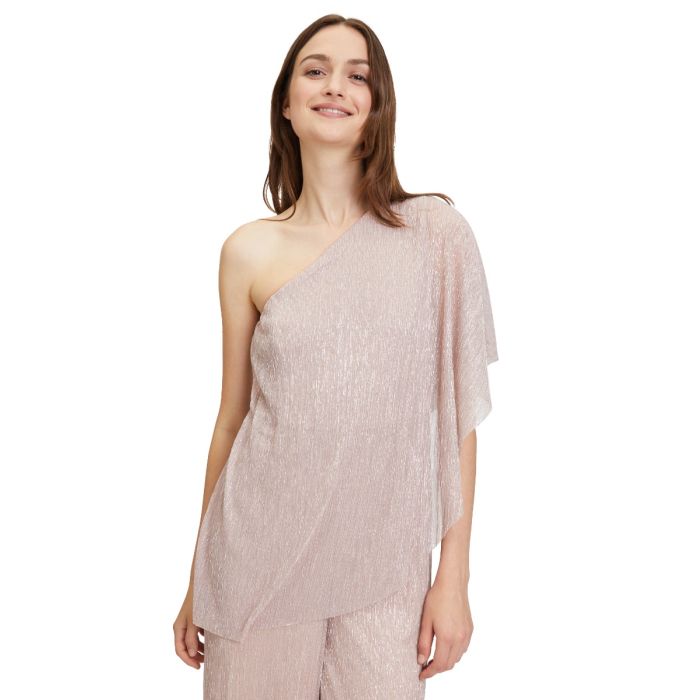 Overall on shoulder, rose