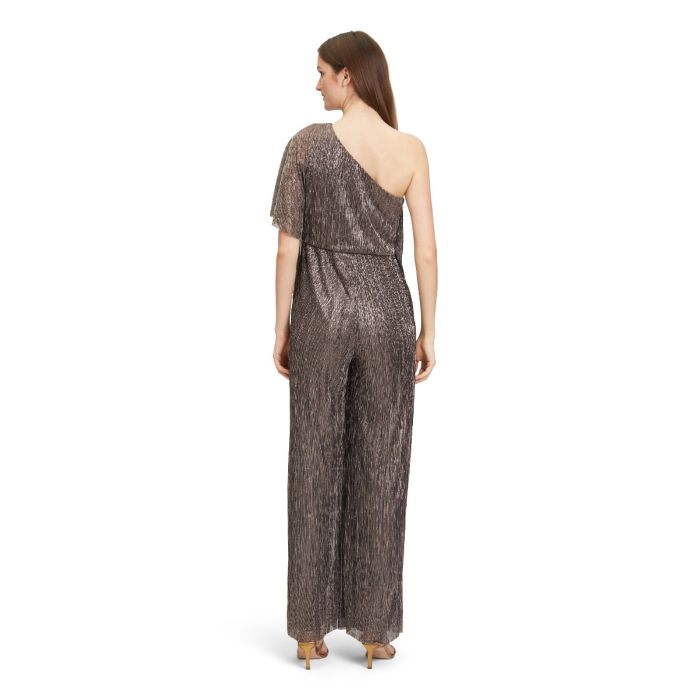 Overall on shoulder, bronze