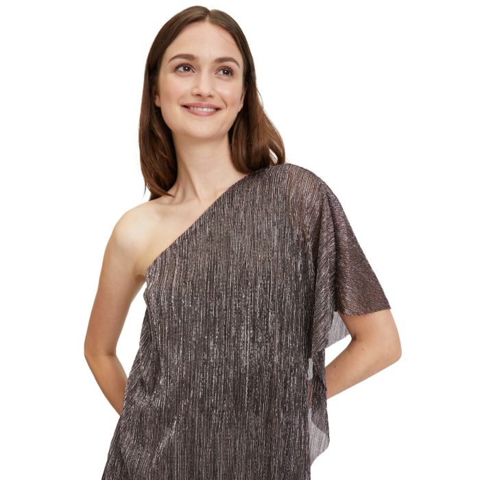 Overall on shoulder, bronze
